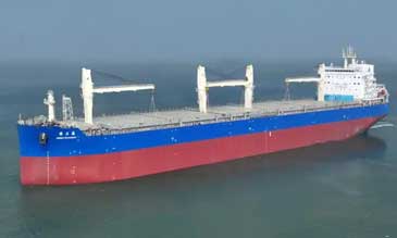 The ship belonging to the first financing leasing enterprise in China to enjoy export tax rebate policy has settled in “China Yangpu Port”