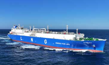How should Shenzhen build an international bonded fuel center after completing the first LNG refueling operation on an international sailing vessel?
